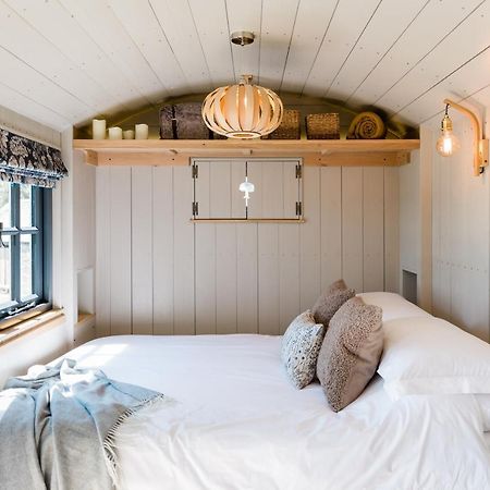 Boutique Cornish Shepherd'S Hut With Hot Tub ลอนเซสตัน ภายนอก รูปภาพ