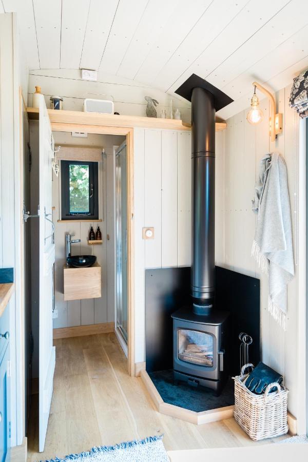 Boutique Cornish Shepherd'S Hut With Hot Tub ลอนเซสตัน ภายนอก รูปภาพ
