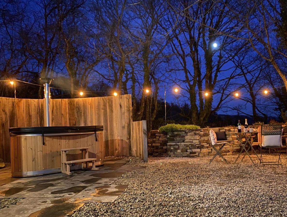 Boutique Cornish Shepherd'S Hut With Hot Tub ลอนเซสตัน ภายนอก รูปภาพ