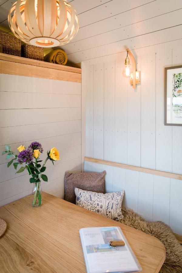 Boutique Cornish Shepherd'S Hut With Hot Tub ลอนเซสตัน ภายนอก รูปภาพ