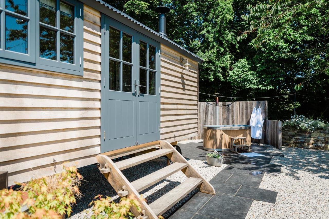 Boutique Cornish Shepherd'S Hut With Hot Tub ลอนเซสตัน ภายนอก รูปภาพ