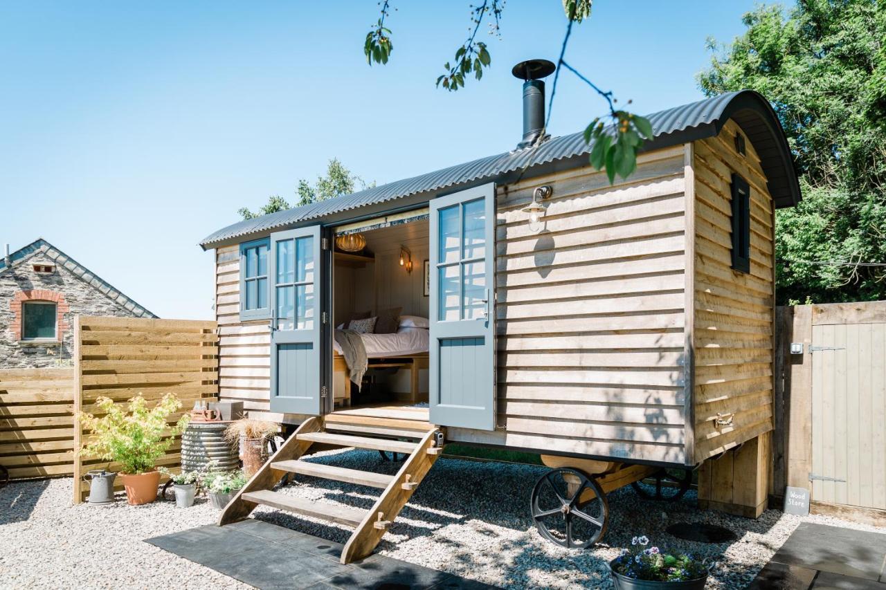Boutique Cornish Shepherd'S Hut With Hot Tub ลอนเซสตัน ภายนอก รูปภาพ